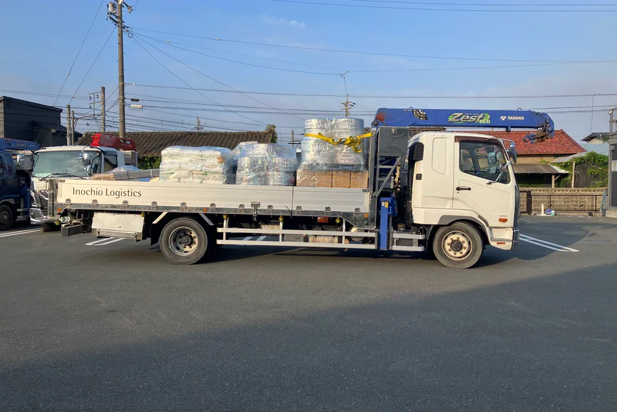 6tユニック車（積荷あり）